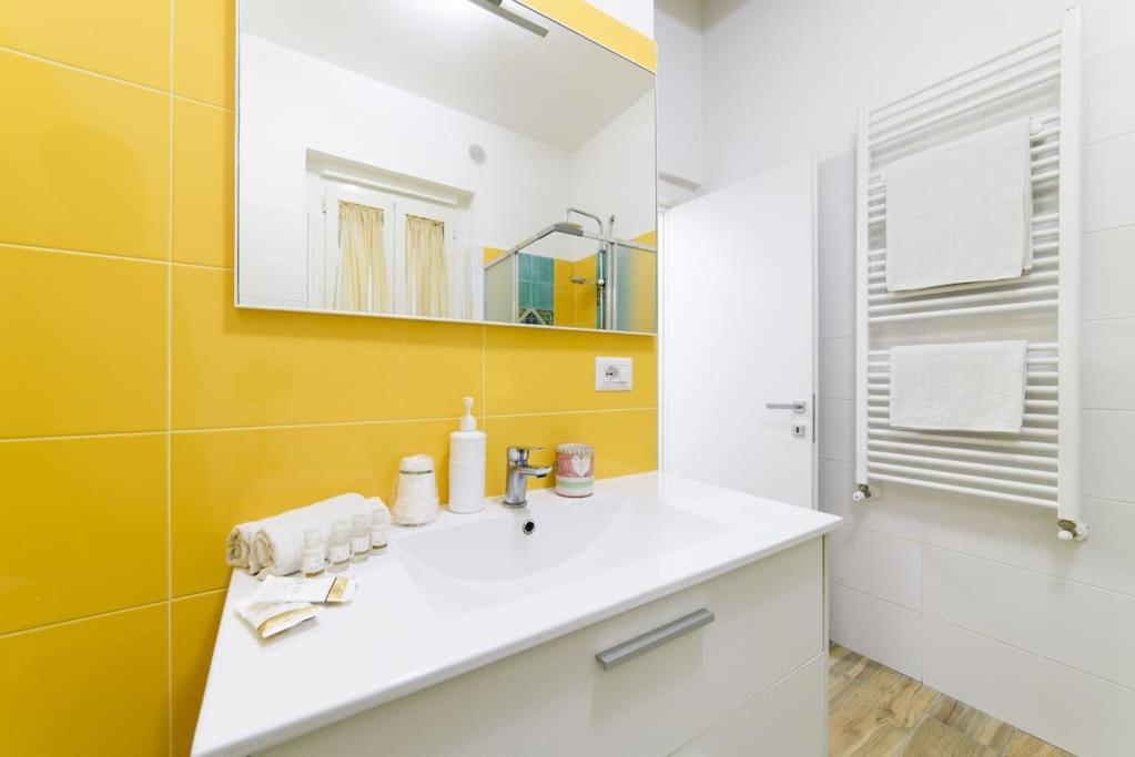 Stazione Treni - Wi-Fi & Netflix Cozy Space Apartment Salerno Exterior photo